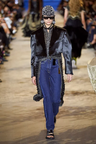 Look 5